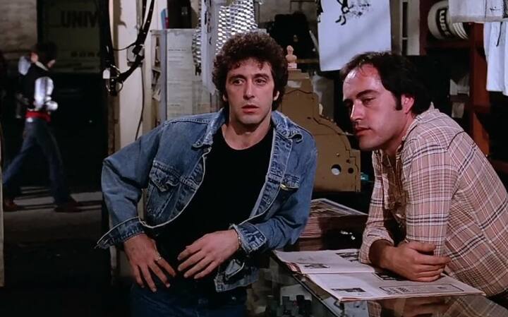 पचीनो के लिए ये एक ट्रामा इसलिए भी है क्योंकि वो कहते हैं कि इसके बाद वो बेड पर थे और उनकी पैंट उनके टखनो के पास तक बंधी रहती थी.