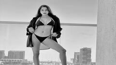 Pooja Bhalekar Photo: બ્લેક એન્ડ વ્હાઈટ તસવીરોમાં પૂજા ભાલેકરે ફ્લોન્ટ કર્યું કર્વી ફિગર