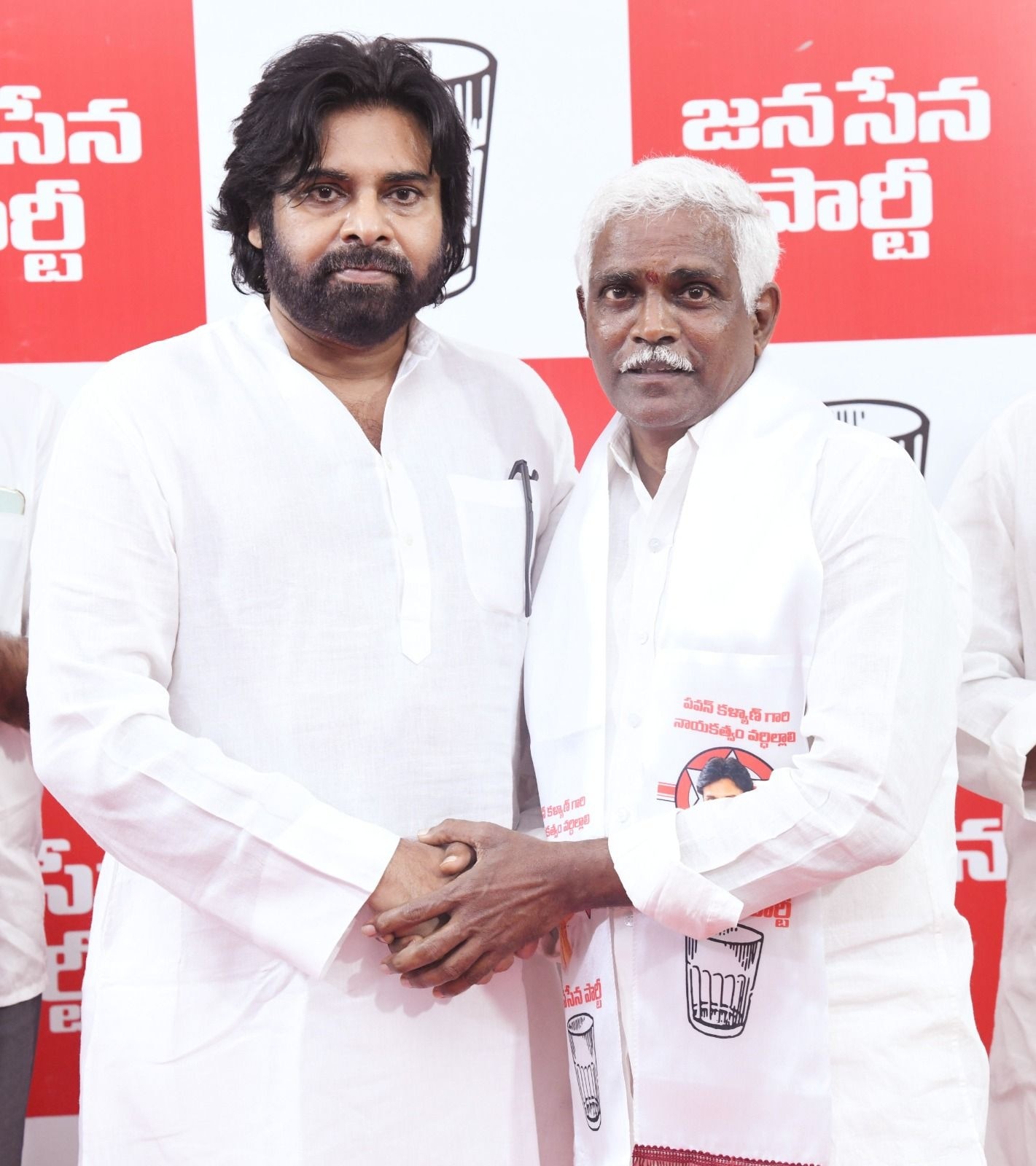 Pawan Kalyan: జనసేనలోకి ముద్రగడ కుమార్తె - కండువా కప్పి సాదరంగా ఆహ్వానించిన జనసేనాని పవన్ కల్యాణ్