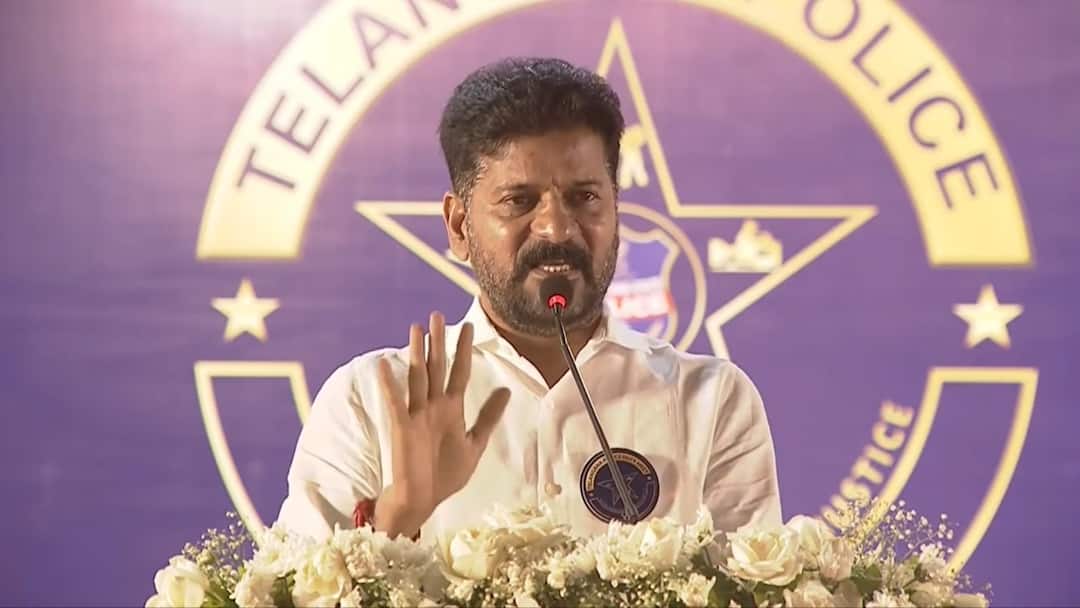 CM Revanth Reddy: 'నిరుద్యోగులూ వారి మాట విని మోసపోవద్దు' - గ్రూప్ 1 మెయిన్స్ పరీక్షల నిర్వహణపై సీఎం రేవంత్ కీలక వ్యాఖ్యలు telangana cm revanth reddy key comments on group 1 mains exams CM Revanth Reddy: 'నిరుద్యోగులూ వారి మాట విని మోసపోవద్దు' - గ్రూప్ 1 మెయిన్స్ పరీక్షల నిర్వహణపై సీఎం రేవంత్ కీలక వ్యాఖ్యలు