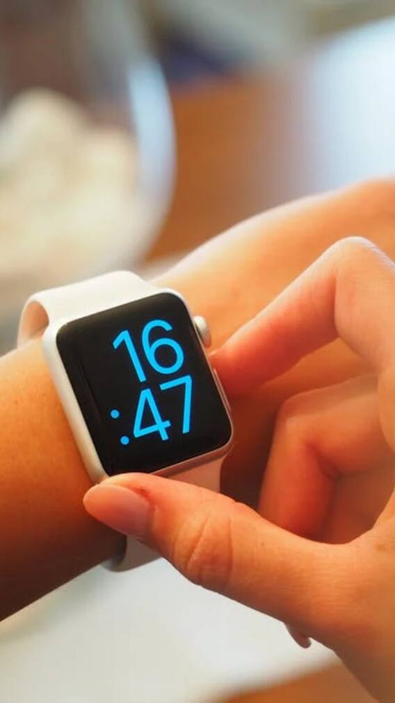 Apple से लेकर Samsung तक! इस दिवाली इन सस्ती Smartwatch को कर सकते हैं गिफ्ट