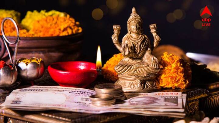 এই ভাবে বৃশ্চিক, মকর, কুম্ভ, সিংহ, মেষ এবং ধনু রাশির জাতক জাতিকারা প্রচুর উপকার পাবেন। দীর্ঘদিনের অমীমাংসিত কাজ শেষ হবে এবং সম্মান বৃদ্ধি পাবে। এছাড়াও চাকরি ব্যবসায় অনেক সুবিধা হবে।