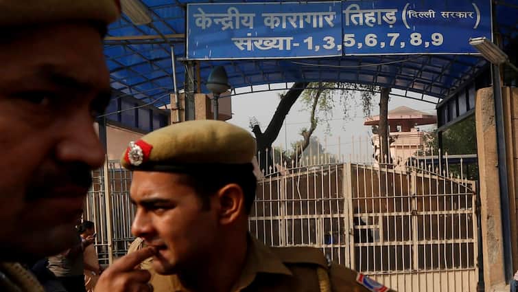 <div>Plea In Delhi HC Seeks Removal Of Afzal Guru, Maqbool Bhatt's Graves From Tihar Jail Premises</div>