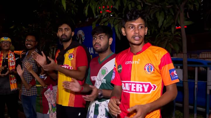 আজ আইএসএলে কলকাতা ডার্বিতে মুখোমুখি হচ্ছে ইস্টবেঙ্গল ও মোহনবাগান। সেই ম্যাচের আগেই মানববন্ধন।
