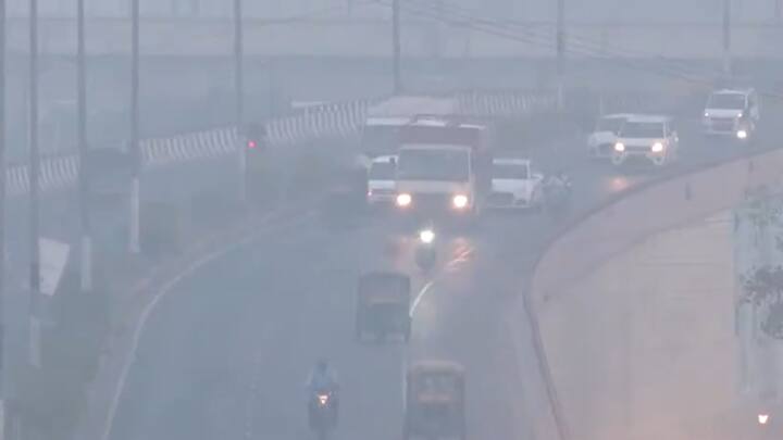 कांग्रेस ने भी आम आदमी पार्टी से सवाल पूछने में पीछे नहीं है. दिल्ली कांग्रेस नेता देवेंद्र यादव ने कहा कि कब तक दिल्ली वाले गैस चैंबर जैसी स्थिति का सामना करेंगे. वह टूटी सड़के, धूल से प्रदूषण, परली आदि जैसे मुद्दों को सामने लाकर आम आदमी पार्टी को आने वाले विधानसभा चुनाव से पहले घेरने की कोशिश की जा रही है.