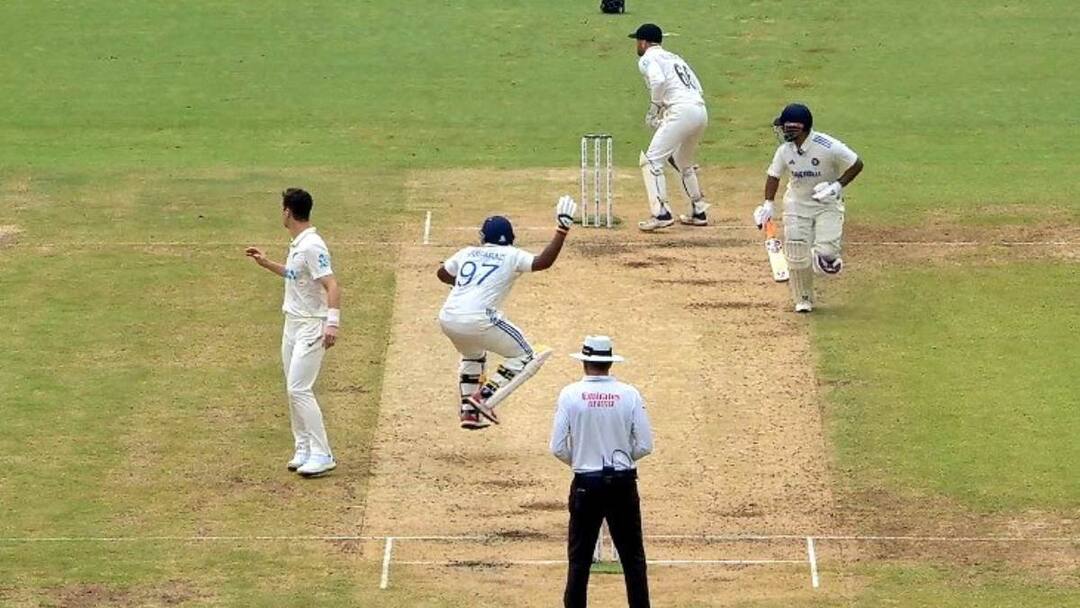 Sarfaraz Khan IND vs NZ: सरफराज खान ने कूद-कूद कर ऋषभ पंत को आउट होने से बचाया, वायरल वीडियो Sarfaraz Khan jumped rishabh pant avoid run out IND vs NZ 1st test bangalore Sarfaraz Khan IND vs NZ: सरफराज खान ने कूद-कूद कर ऋषभ पंत को आउट होने से बचाया, वायरल वीडियो