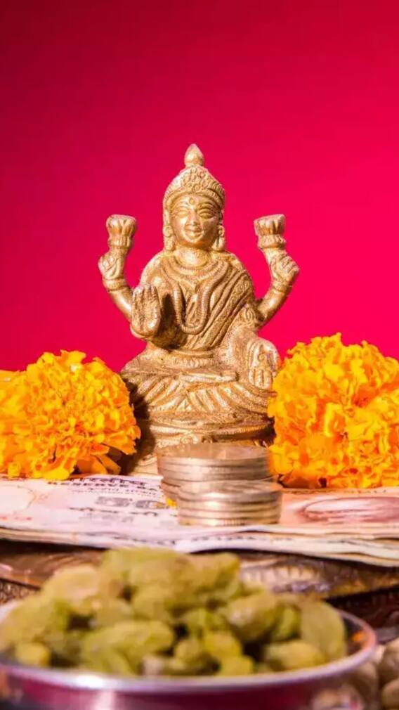 দীপাবলির আগেই ৪ রাশিতে 'লটারি যোগ'! ভাগ্যে চরম লাফ