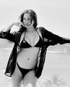 Pooja Bhalekar Photo: બ્લેક એન્ડ વ્હાઈટ તસવીરોમાં પૂજા ભાલેકરે ફ્લોન્ટ કર્યું કર્વી ફિગર