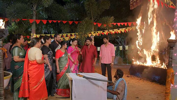 అప్పటికి కూడా భైరవి..రుద్రని సపోర్ట్ చేసేందుకు ప్రయత్నిస్తుంది. కానీ వాడు నిజమే చెప్పాడంటాడు క్రిష్..లోపలకు వెళ్లి మాట్లాడుకుందాం అని మహదేవయ్య అంటే..బాపూ...అన్న వదినను చంపబోయాడని క్లాస్ వేస్తాడు. వదినను తోసేశాడు, గర్భం పోయేందుకు గోలీలు తినిపించాడు ఈ రోజు చంపేయాలి అనుకున్నాడు..ఇంకా వాడిని నమ్ముతున్నారా?