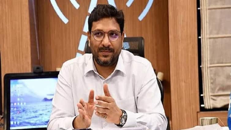 IAS Sanjeev Hans and RJD MLA Gulab Yadav arrested by ED in bribery and Mercedes car case Bihar News: संजीव हंस के पास है करोड़ों की अकूत बेनामी संपत्ति, IAS को किसने दी मर्सिडीज कार गिफ्ट?