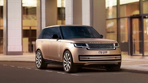 हार्दिक पांड्या ने खरीदी नई Range Rover? एयरपोर्ट से बाहर निकलकर खुद चलाई गाड़ी