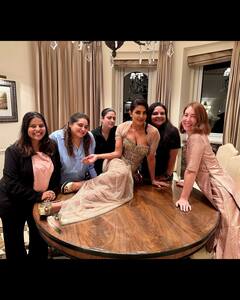 कभी देखा समुद्र का नजारा...तो कभी सहेलियों संग की मस्ती, प्रियंका चोपड़ा ने शेयर की मुंबई ट्रिप की खूबसूरत पल