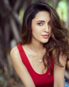 Neha Shetty: రాధికా... మోడ్రన్ డ్రస్సుల్లో నేహా శెట్టికి మొహమాటాలు లేవిక