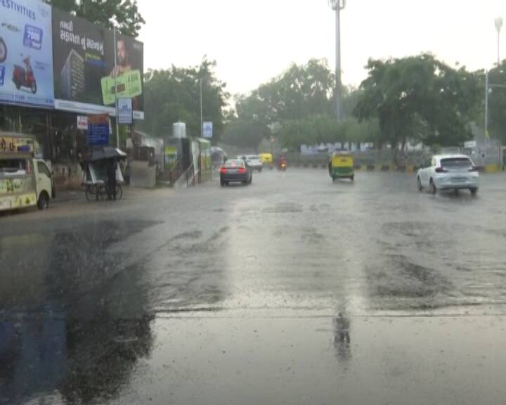 રિવરફ્રંટ અને તેની આસપાસના વિસ્તારોમાં પણ ધોધમાર વરસાદ પડી રહ્યો છે.