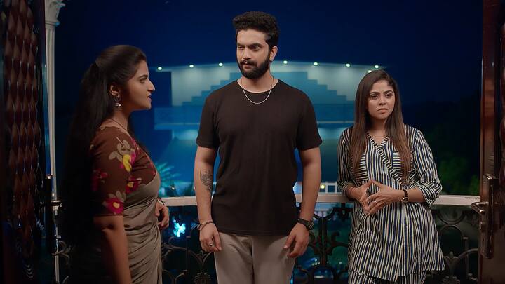 రాహుల్-రుద్రాణి ఎంజాయ్ చేస్తుంటారు.. ఇంతలో స్వప్న వచ్చి నువ్వు సూపర్ అత్తయ్యా.. ఒక్కమాటతో స్టోరీ మలుపు తిప్పేశావ్ అంటుంది స్వప్న. మీ అమ్మలా నాటకాలు ఆడుతున్నావా అంటే..మేం ఆడే నాటకాలవల్ల ఎవరికీ నష్టం లేదు కానీ మీ వల్ల కుటుంబాలు కూలిపోతున్నాయ్ అంటుంది. నాకు పుట్టబోయే బిడ్డపై మీ నీడ కూడ పడకుండా మా అమ్మ దగ్గరే పెంచుతాను అంటుంది స్వప్న..
