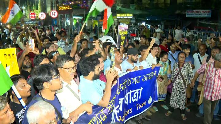 শুক্রবার রাতে জুনিয়র চিকিৎসকদের তরফে এই ন্যায় বিচার যাত্রার ডাক দেওয়া হয়েছিল। শনিবার দুপুরে তা শুরু হয়েছিল উত্তর ২৪ পরগনার সোদপুর থেকে।