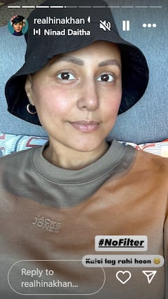 पर्पल सूट और माथे पर बिंदी... कैंसर ट्रीटमेंट के बीच मालदीव्स पहुंचीं हिना खान, फ्लॉन्ट किया ट्रेडिशनल लुक