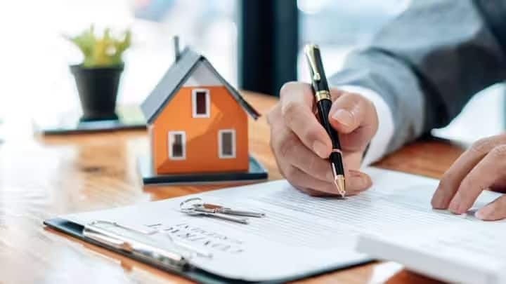 संपत्ति हस्तांतरण अधिनियम के प्रावधानों के अनुसार, विशेष परिस्थितियों में उपहार भी रद्द किये जा सकते हैं। उदाहरण के लिए, यदि किसी को किसी निश्चित कार्य के लिए संपत्ति दी गई थी, लेकिन उसने वह कार्य पूरा नहीं किया, तो ऐसी स्थिति में उपहार वापस लिया जा सकता है।