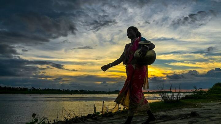 আলিপুর আবহাওয়া দফতর সূত্রে খবর, মধ্য় আন্দামান সাগরে তৈরি হওয়া ঘূর্ণাবর্ত, সোমবারের মধ্যে পরিণত হতে পারে নিম্নচাপে।