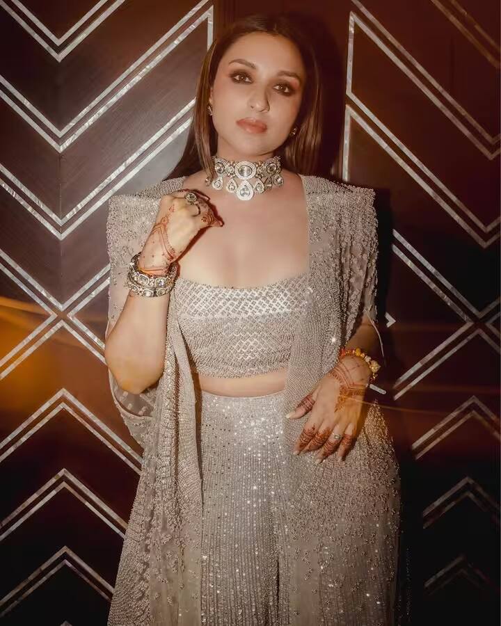 परिणीति के पास मैनचेस्टर बिजनेस स्कूल से बिजनेस, फाइनेंस और इकोनॉमिक्स में ट्रिपल ऑनर्स की डिग्री है। अपनी पढ़ाई पूरी करने के बाद, अभिनेत्री लंदन चली गईं और एक निवेश बैंकर के रूप में काम किया।
