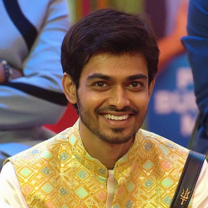 హెల్త్ బాగోలేకపోవడం.. మెంటల్గా స్టెబిలిటీగా ఉండలేకపోతున్నానంటూ మణికంఠ నాగార్జునకు కూడా తెలిపాడు. నాగ్ వేసిన జోక్లను కూడా నాగమణికంఠ తీసుకోలేని పరిస్థితి కనిపిస్తుంది. (Images Source : Starmaa)