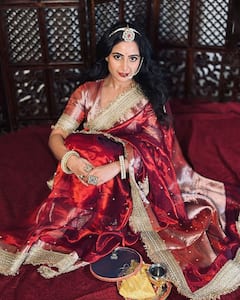 Aishwarya Sharma Stuns In Karwachauth Photoshoot; Check Out Pics