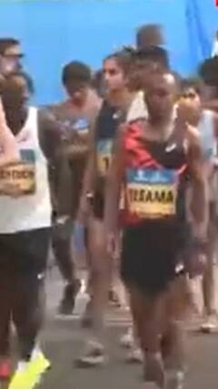 Delhi News: भारतीय नौसेना के अधिकारियों ने हाफ मैराथन को हरी झंडी दिखाई | ABP Shorts