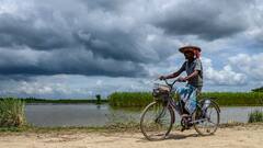 Weather Update: ঝেঁপে আসছে বৃষ্টি, বড়সড় দুর্যোগের আশঙ্কা এই জেলাগুলিতে