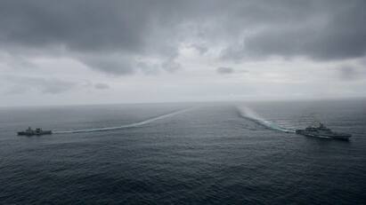 INDIAN NAVY join hands with ROYAL NAVY OF OMAN for MARITIME EXERCISE இந்தியாவுடன் கைக்கோர்த்த ஓமன்.. உலக நாடுகளை மிரள வைத்த கடற்பயிற்சி!