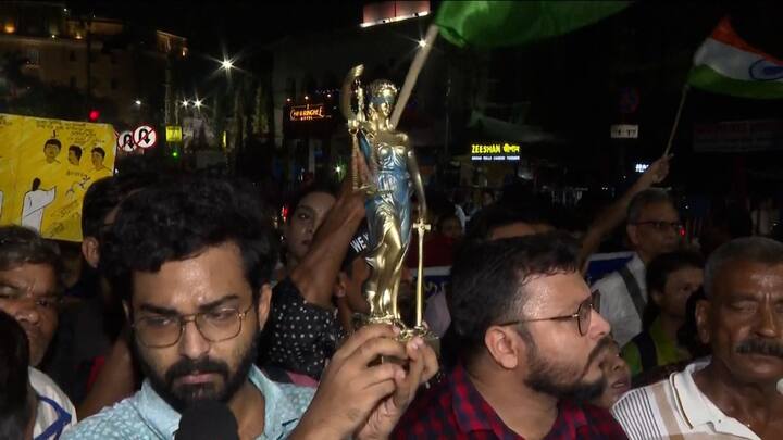 অভয়ার মৃত্যুর সুবিচার সহ ১০ দফা দাবি পূরণের উদ্দেশ্যে রাজ্য সরকারের ওপর চাপ বৃদ্ধির জন্য এই কর্মসূচির ডাক দিয়েছিল আন্দোলনকারী জুনিয়র চিকিৎসকরা।