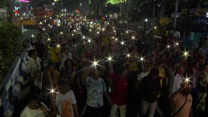 এই ন্যায় বিচার যাত্রায় জুনিয়র ও সিনিয়র চিকিৎসকদের সঙ্গে যোগ দিয়েছিলেন নার্স সহ অন্যান্য স্বাস্থ্য কর্মীরাও।