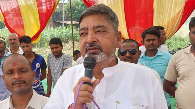 UP ByPolls 2024 Chandauli MP Virendra Singh Attacked on Yogi Adityanath and statement on Sanjay Nishad ann संजय निषाद छोड़ देंगे BJP का साथ? उपचुनाव के बीच सपा  नेता के इस दावे से मची हलचल