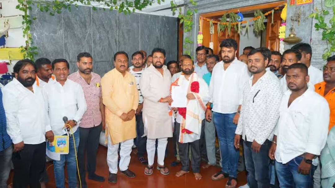 Shrikant Pangarkar Joins Shivsena: गौरी लंकेश हत्या प्रकरणातील आरोपीचा एकनाथ शिंदेंच्या गटात प्रवेश; ‘या’ पदावर नियुक्ती, विरोधकांनी व्यक्त केला संताप Accused in journalist Gauri Lankesh murder case joins Shinde-led Sena in Jalna Shrikant Pangarkar Joins Shivsena: गौरी लंकेश हत्या प्रकरणातील आरोपीचा एकनाथ शिंदेंच्या गटात प्रवेश; ‘या’ पदावर नियुक्ती, विरोधकांनी व्यक्त केला संताप