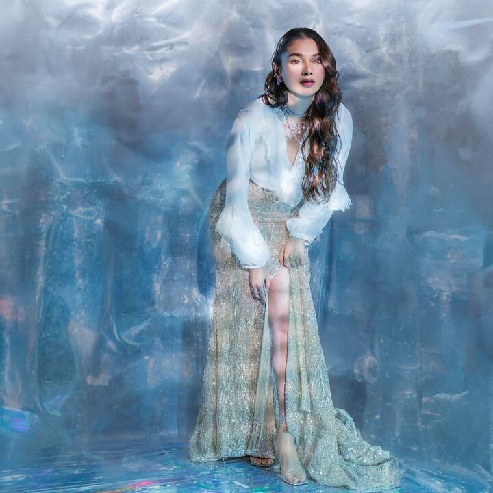 The actor shared these pictures from the Elle Beauty Awards 2024 and we cannot get enough of them.