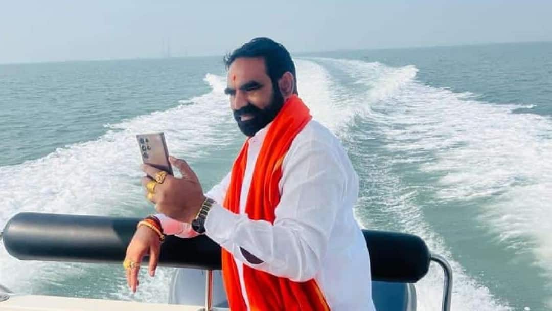 Shiv Sena MLA Santosh Bangar’s Home Raided by 100 Police Personnel; Hemant Patil Blames BJP MLA