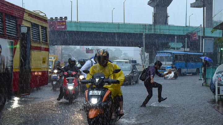 IMD Weather Forecast: भारत के कई राज्यों में बारिश को लेकर येलो अलर्ट जारी किया गया है. मौसम विभाग की मानें तो यूपी, दिल्ली समेत उत्तर भारत के कई राज्यों में मौसम शुष्क बना रहेगा.