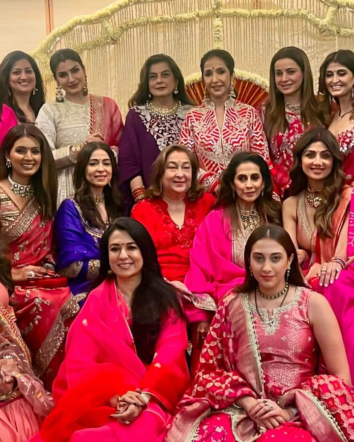 Raveena Tandon has also shared a group photo of everyone. Raveena Tandon, Sunita Kapoor, Maheep Kapoor, Bhavana Pandey, Neelam, Shilpa Shetty, Reema Kapoor are seen in it.