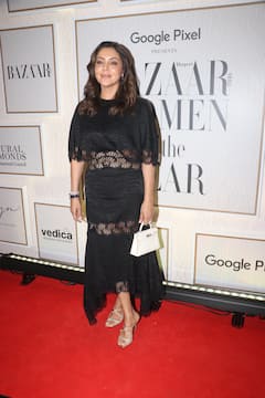 सनी लियोनी से गौरी खान तक ने ब्लैक ड्रेस में ढाया कहर, कृति-अनन्या के लुक ने लूटी महफिल, देखें तस्वीरें