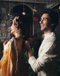 Kriti Kharbanda Karwachauth: पहले करवाचौथ पर रोमांटिक हुए कृति-पुलकित, एक्ट्रेस ने मेहंदी- सिंदूर किया फ्लॉन्ट