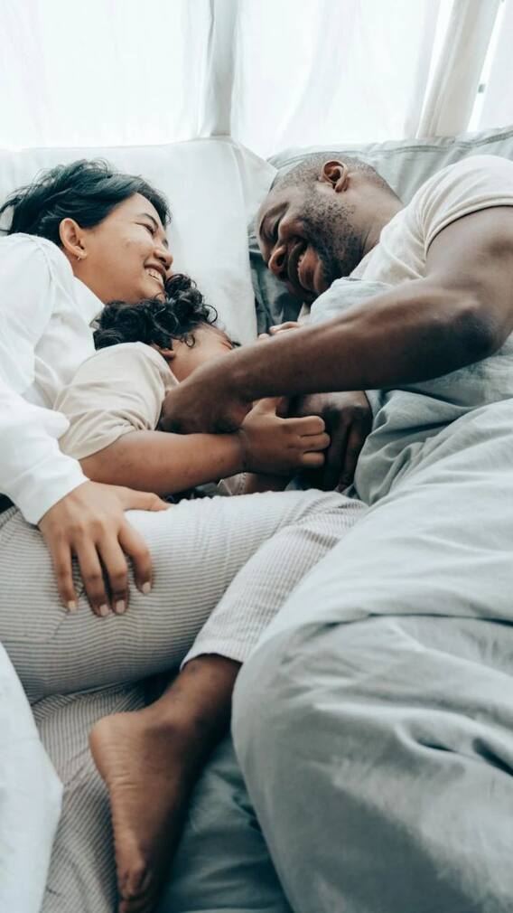 உங்கள் குழந்தைகளை எத்தனை வயது வரை உங்களுடன் தூங்க வைக்கலாம் தெரியுமா?