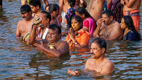 कुंभ में श्रद्धालुओं को मिलेगी स्लीपिंग पॉड्स की सुविधा, कम कीमत पर आसानी से करा सकेंगे बुकिंग कुंभ में श्रद्धालुओं को मिलेगी स्लीपिंग पॉड्स की सुविधा, कम कीमत पर आसानी से करा सकेंगे बुकिंग