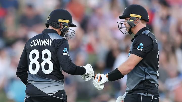 न्यूजीलैंड के लिए तूफानी बल्लेबाजी करने वाले डेवोन कॉनवे और ग्लेन फिलिप्स भी मूल रूप से दक्षिण अफ्रीकी हैं. एक तरफ कॉनवे का जन्म जोहानिसबर्ग, तो फिलिप्स ईस्ट लंदन नाम की जगह पर जन्मे थे.