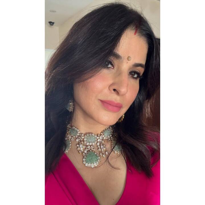 Maheep Kapoor gave a glimpse of the grand Karwachauth celebrations from Anil Kapoor's house.