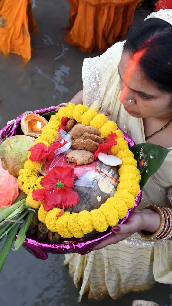 छठ पूजा में सूर्य को अर्घ्य क्यों देते हैं?