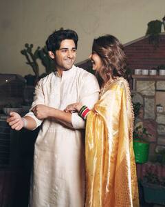 लाल जोड़ा, मंगलसूत्र और मांग में सिंदूर..  करवा चौथ पर दुल्हन सी सजीं बॉलीवुड हसीनाएं, देखें तस्वीरें