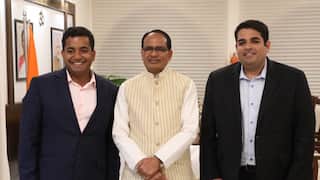 Success Story: 20 की उम्र में डॉक्टर तो 22 में बने IAS, फिर बना दी 26000 करोड़ की कंपनी