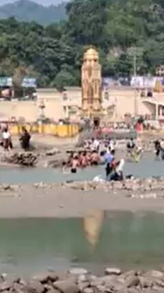 Haridwar News: गंगा में पानी कम होने से नजर आने लगे अंग्रेजों के जमाने के रेलवे ट्रैक | ABP Shorts