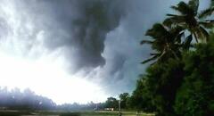 West Bengal Cyclone Dana : উত্তাল সমুদ্র, এলোপাথাড়ি হাওয়া, ঘূর্ণিঝড়ের প্রহর গোনা শুরু, এই দুই জায়গায় ভয়াবহ প্রভাব