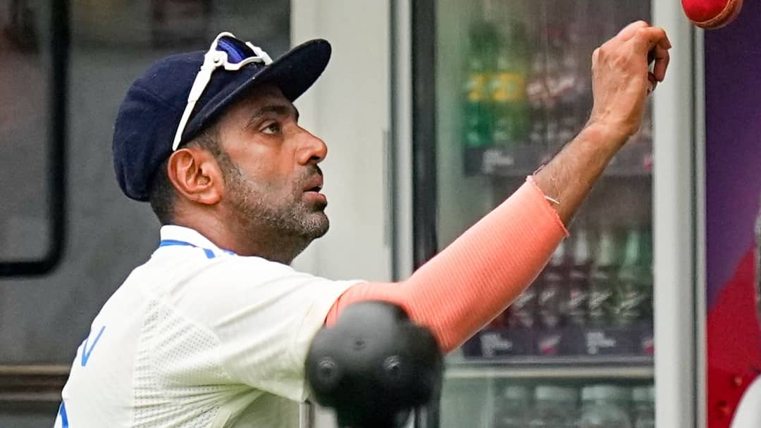 Is Ravichandran Ashwin unfit Aakash Chopra rise question as Washington Sundar include in Indian team for last two New Zealand test क्या अनफिट हैं रविचंद्रन अश्विन? BCCI के इस कदम पर आकाश चोपड़ा ने पूछा सवाल