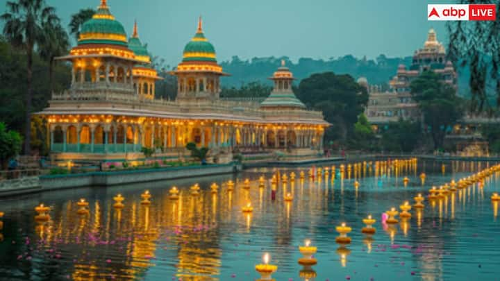 रोशनी का त्यौहार दिवाली अपने आप में एक खास त्योहार है. पटाखे, रोशनी , मिठाइयों से भरपूर इस त्योहार का अपने आप में खास महत्व है. कई लोग खास जगहों पर जाकर अपनी दिवाली को खास बनाना चाहते हैं.